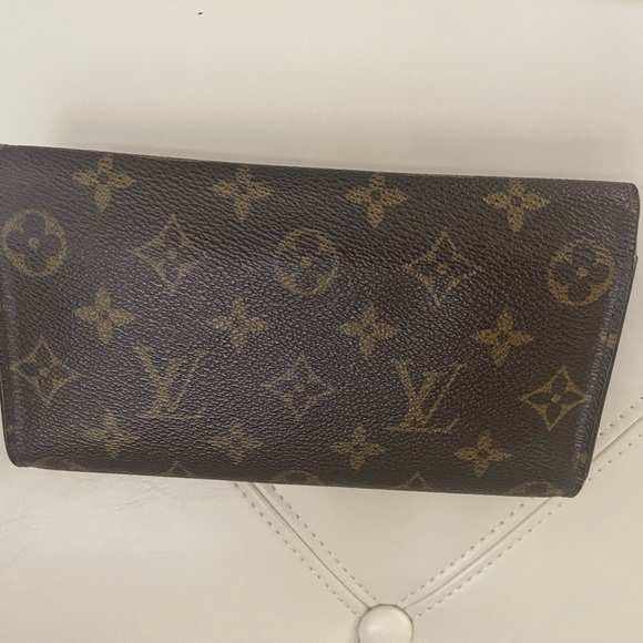 Authentic Louis Vuitton Porte Tresor - Picture 3 of 7